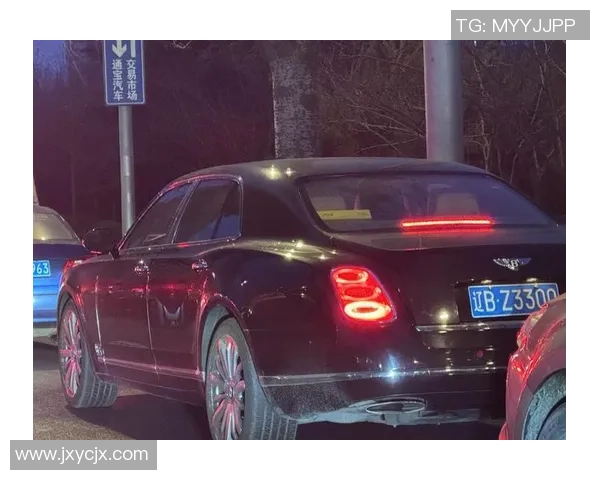 足球明星豪车宾利的奢华之选与球场外的精致生活方式